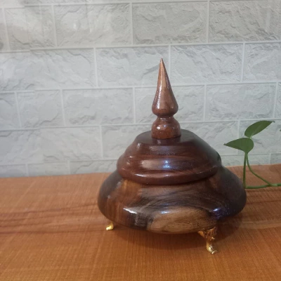 شکلات خوری پایه طلایی شکلات خوری پایه طلایی